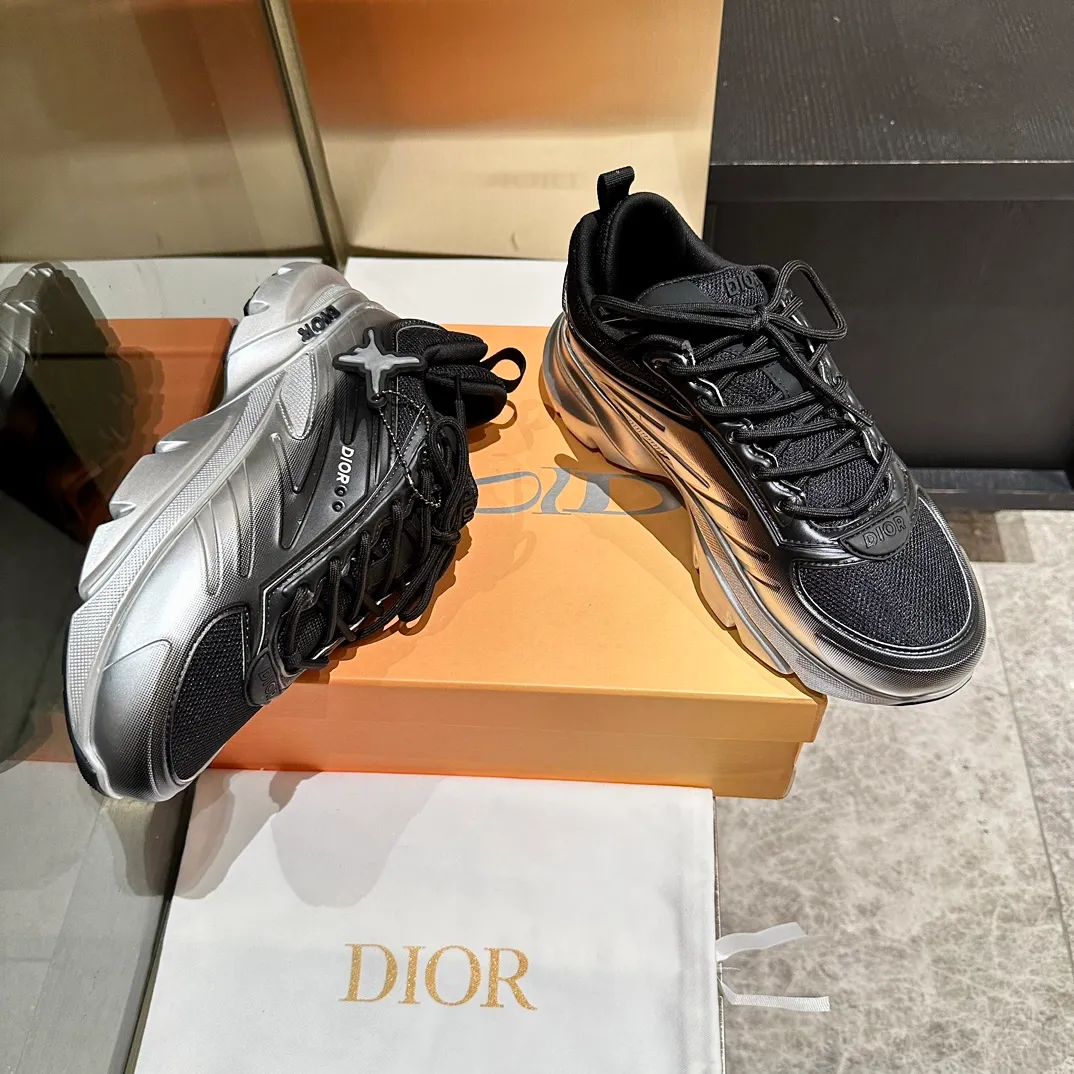 p680🐮🐮New to the Dior collection, these C'est Dior sneakers make a bold and stylish statement. Carefully crafted, the letters C and D are displayed on the sides of the upper for style, and the details add a touch of elegance. The lightweight two-tone Dior sole offers exceptional comfort and sporty appeal. Can add a stylish touch to any casual look. Christian Dior Paris signature on the tongue and sole. Two-tone notches feature Christian Dior's lucky star symbol. Women’s size 35-40, men’s size 38-45
